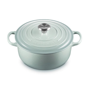 Le Creuset Signature Cast Iron Round Casserole - 20cm