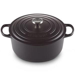 Le Creuset Signature Cast Iron Round Casserole - 28cm Le Creuset