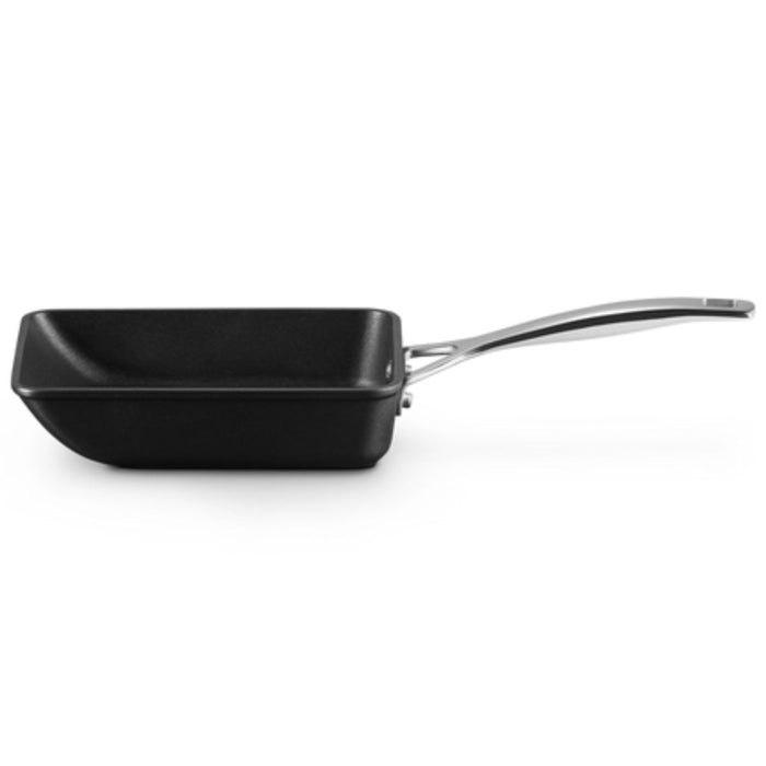 Le Creuset 3-Ply Stainless Steel Non-stick Omelette Pan - Interismo Online  Shop Global