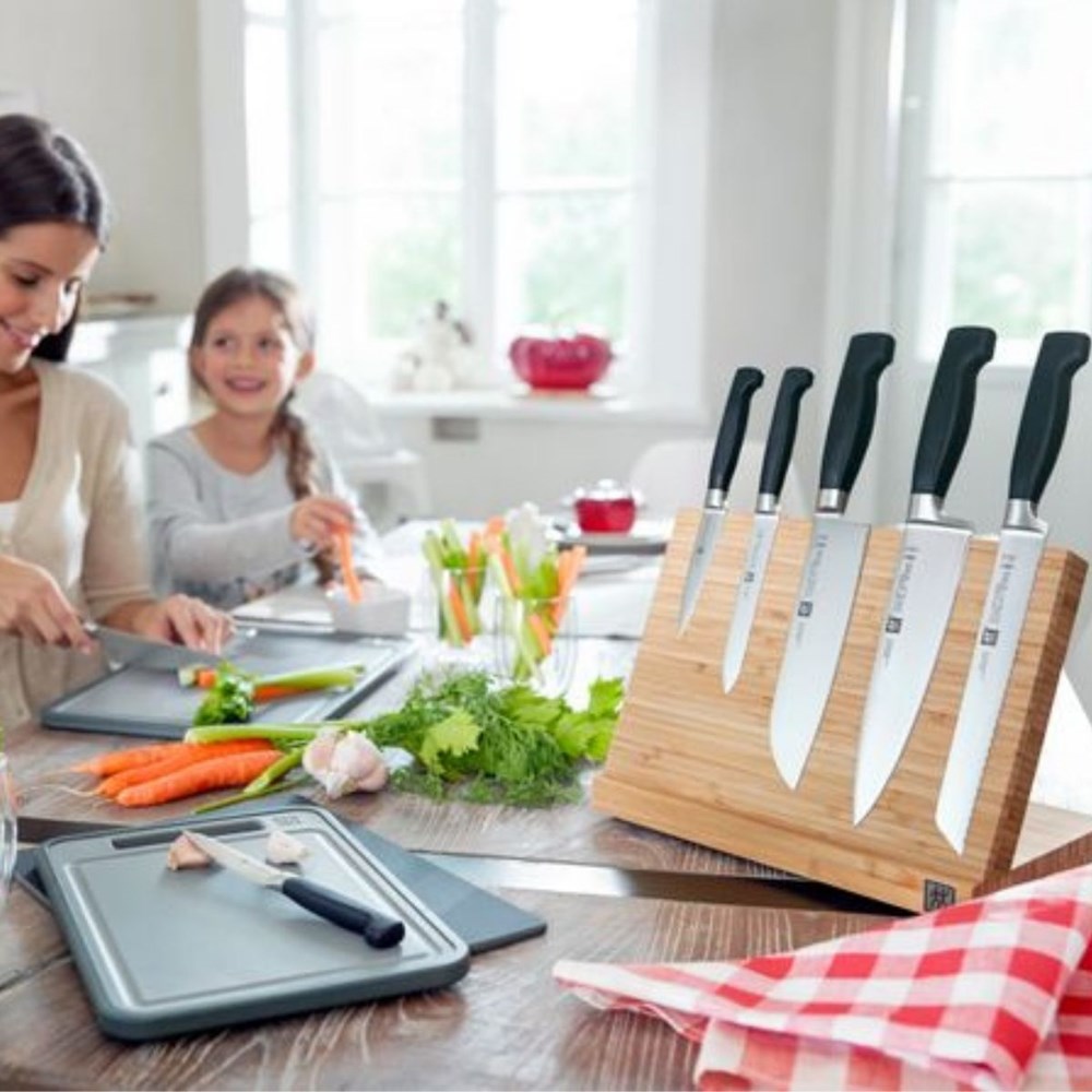 Zwilling J.A. Henckels Four Star Santoku Knife - 18cm Zwilling J A Henckels