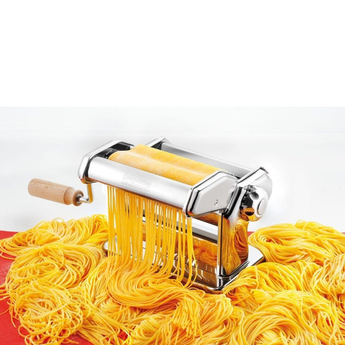 Using the Imperia pasta machine SP150 